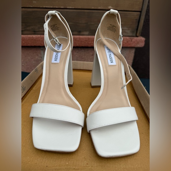 Steve Madden Shoes - Steve Madden tiaa heel in white size 8.5 
USED